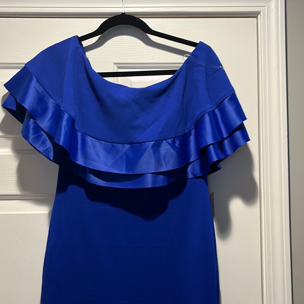 Royal dress off the shoulders